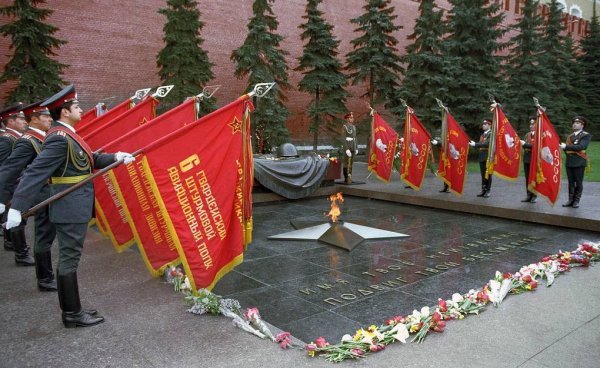 Могила неизвестного солдата в Александровском саду