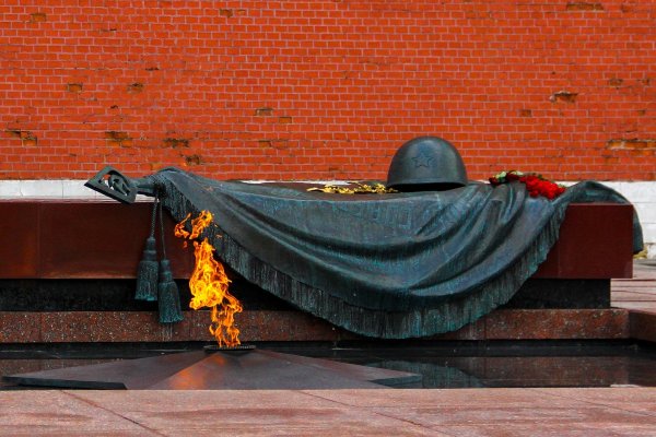 Могила неизвестного солдата в Александровском саду