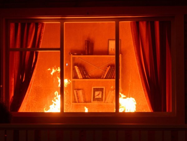 Комната в огне