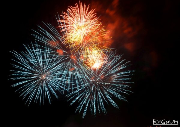 Праздничный салют 9 мая