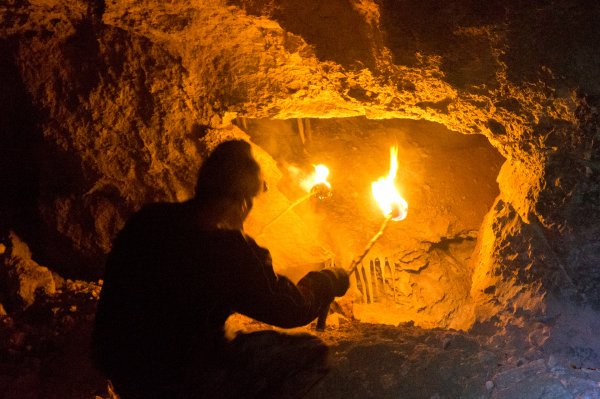 Факел в пещере