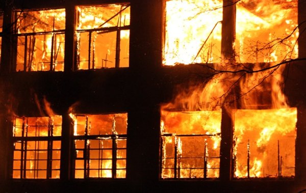 Школа в огне