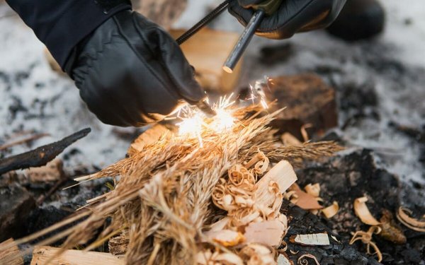 Добыча огня в лесу