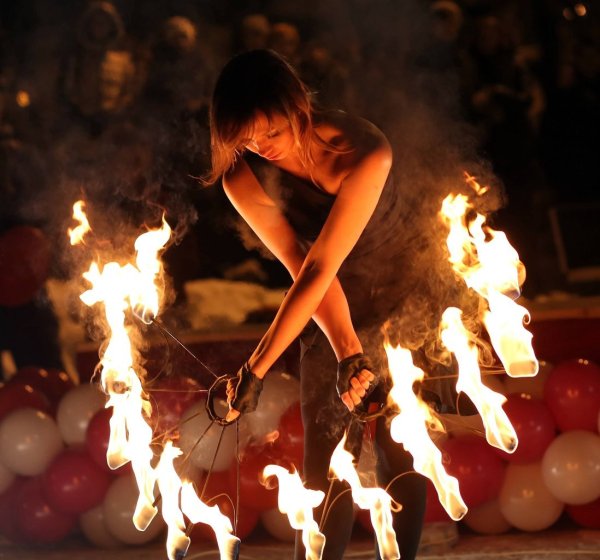 Фотосессия с огненными веерами