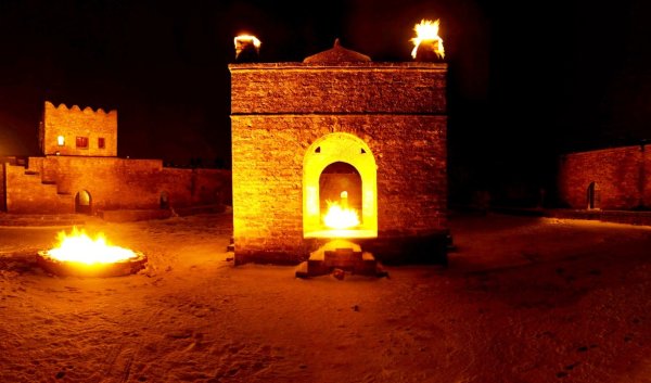 Азербайджан Атешгях- храм огнепоклонников