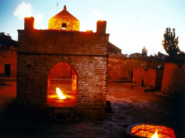 Храм огнепоклонников Баку