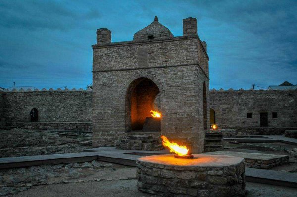 Храм Атешгях в Азербайджане