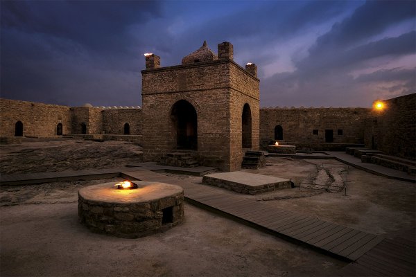 Атешгях храм огнепоклонников Баку