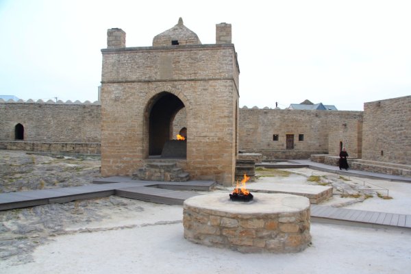 Азербайджан храм огнепоклонников