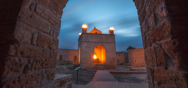 Атешгях храм огнепоклонников Баку