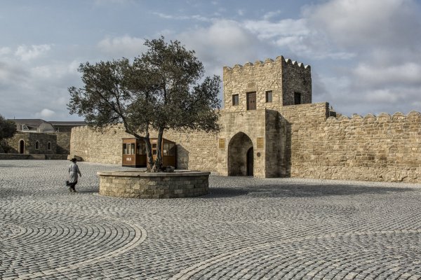 Азербайджан храм огнепоклонников Сураханы