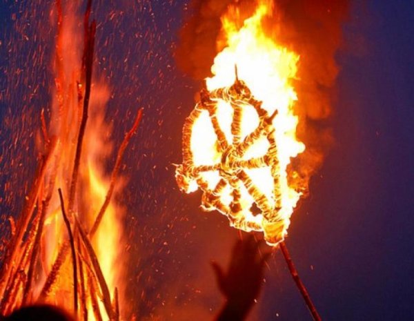 Горящее колесо на Масленицу