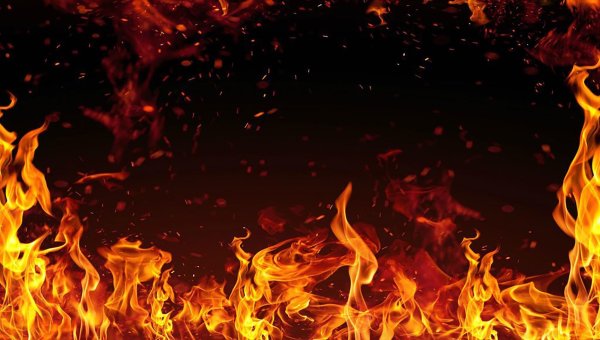 Огонь на черном фоне