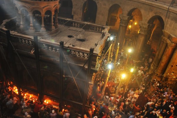 Кувуклия схождение Благодатного огня