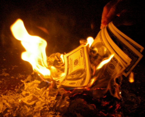 Деньги в костре