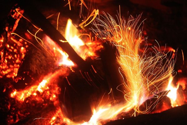 Искры от огня