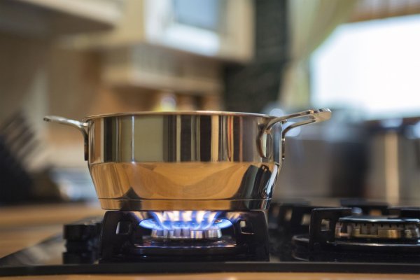 Кастрюля на плите