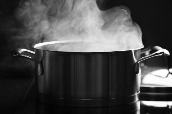 Кастрюля на плите