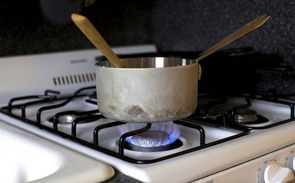 Кастрюля на плите