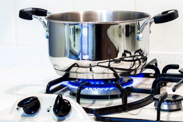 Кастрюля на плите
