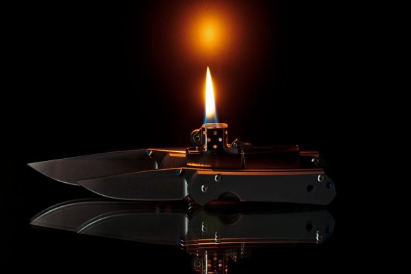 Предметы на черном фоне