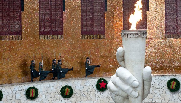 Волгоград вечный огонь на Мамаевом