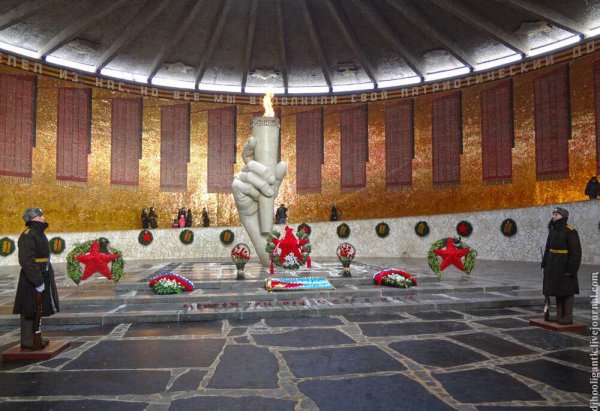 Мемориал вечный огонь Волгоград Мамаев Курган
