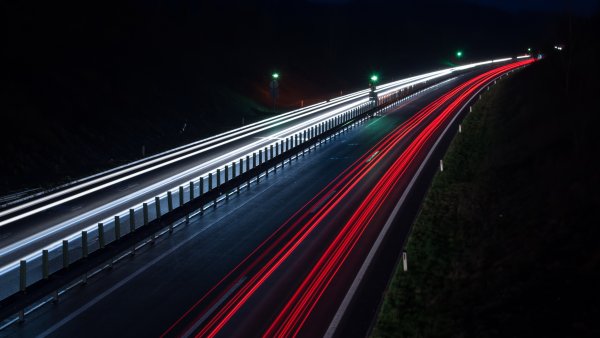 Ночная автомагистраль