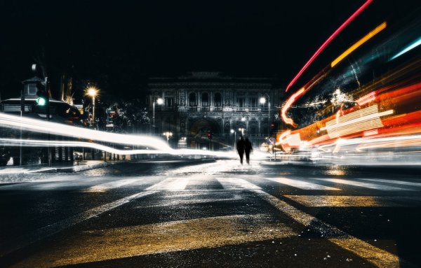 Дорога ночью в городе