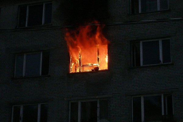 Огонь из окна