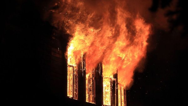 Горящее окно