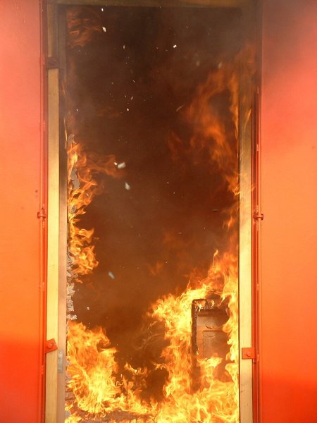 Сгоревшая входная дверь