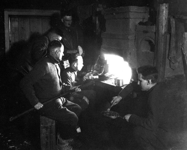 Великая Отечественная война 1941-1945 в землянке