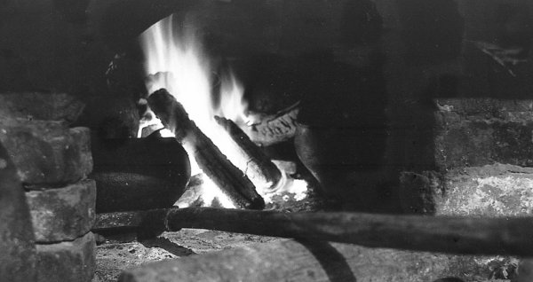 Землянка на войне с печкой