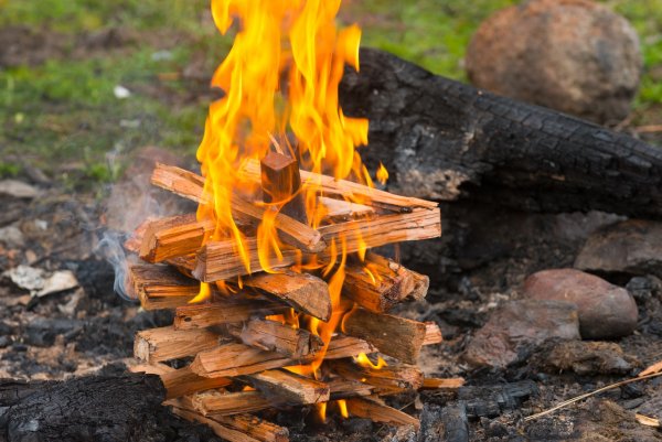 Вид костра колодец