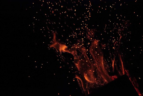 Искры костра