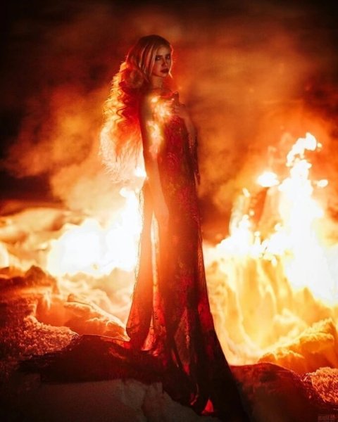 Девушка и огонь