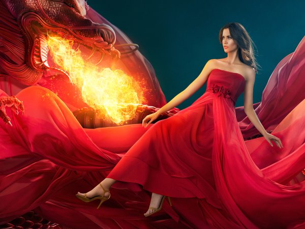 Девушка в огненном платье