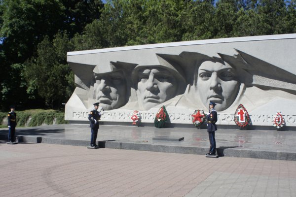 Вечный огонь в Ставрополе военное училище