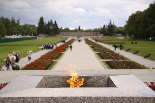 Пискарёвское мемориальное кладбище Центральная аллея