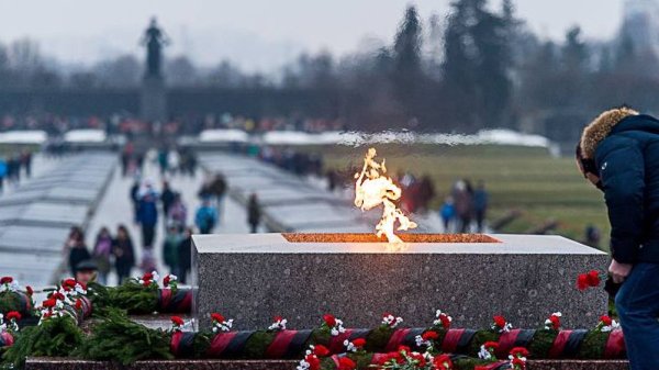 Вечный огонь Ленинград Пискаревское кладбище