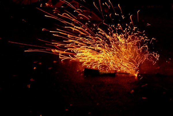 Искры огня