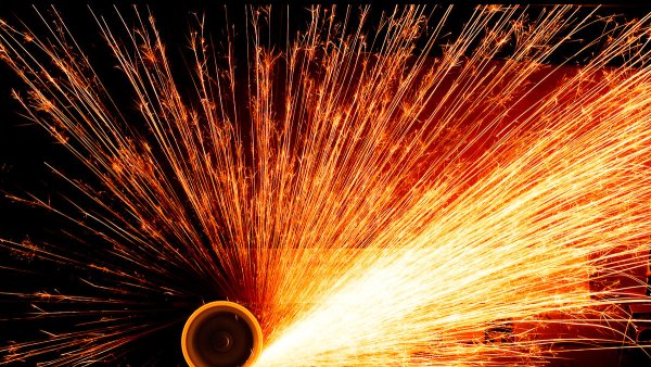 Брызги расплавленного металла