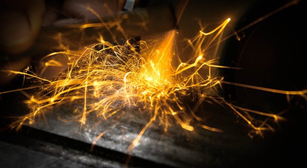 Искры металла