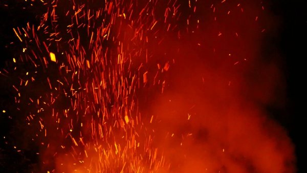 Искры огня снизу