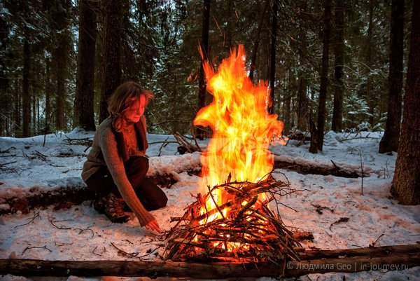 Костер в зимнем лесу