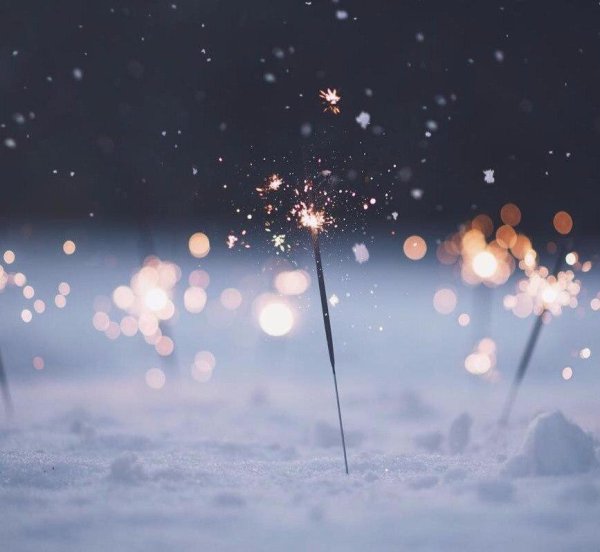 Бенгальский огонь в снегу