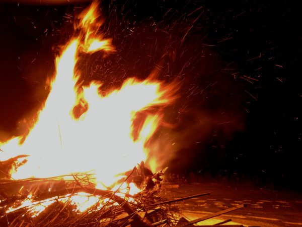 Костер огонь пламя