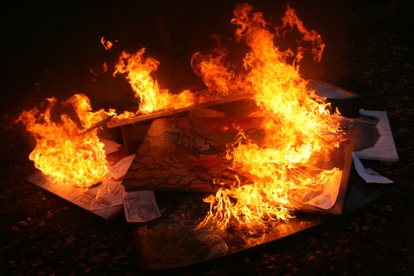 Картина горит