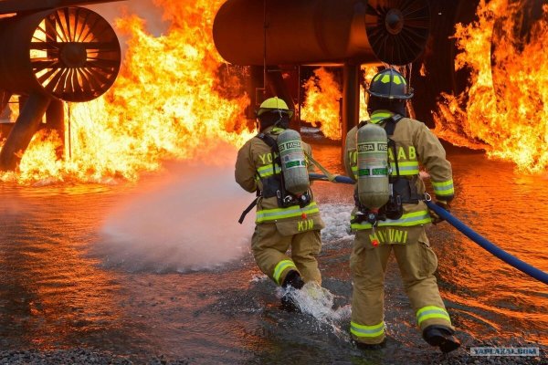 Пожарники МЧС России
